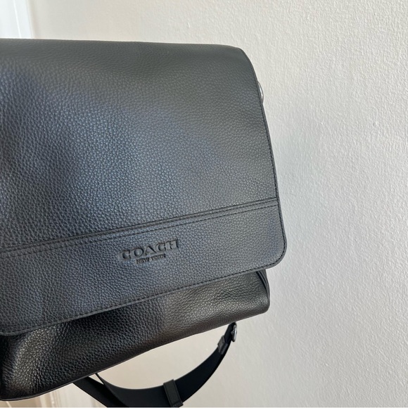 New with tags, Leather Coach map bag. Beautiful and practical! - Picture 11 of 13